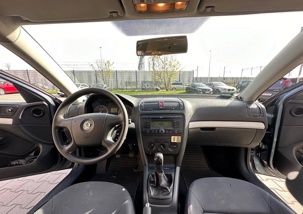 Skoda Octavia cena 7000 przebieg: 242000, rok produkcji 2005 z Kraków małe 562